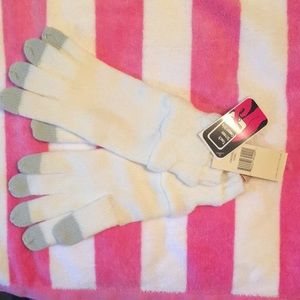 White knit gloves w screen touch